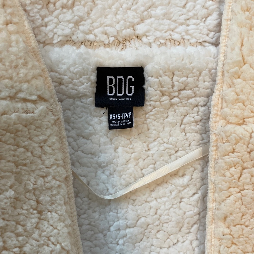 Bdg Fuzzy Jacket - image 3